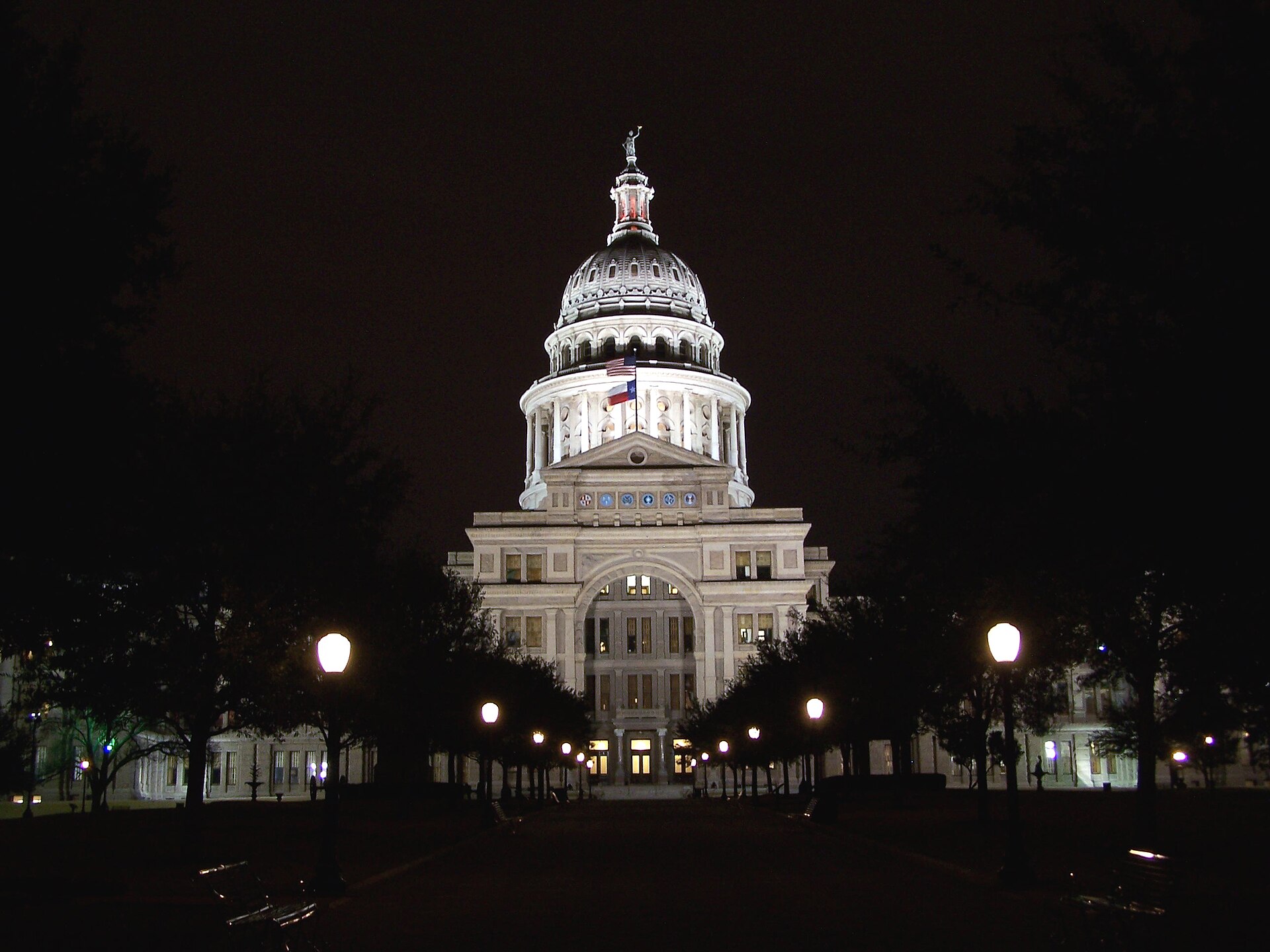 Texas State Capitol in Austin at night